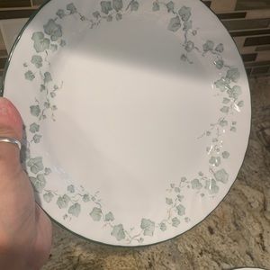 Set of 4 Corelle Callaway 10” Luncheon Plates